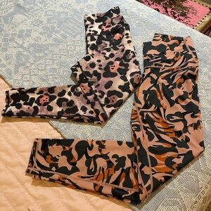 LOT of 2 printed leggings sz M - leopard and cami
